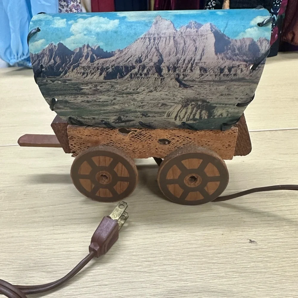 Vintage 1950s/60s Mount Rushmore Wagon Lamp EUC